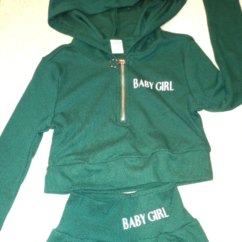 (New) Girls Kids 2pc Soft Jersey "Baby Girl". Size Closer to a Size: 5-6.